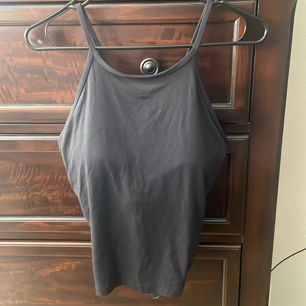 Lululemon Lightweight High-Neck Yoga Tank Top in Black. Size 10